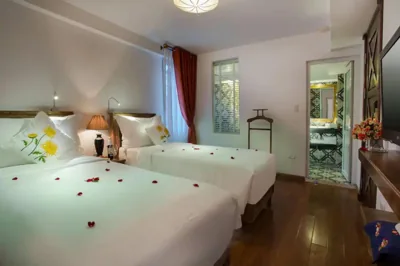Familiesuite met bad — Singita Classy - A Cozy Rustic Hideaway in Hanoi Old Quarter